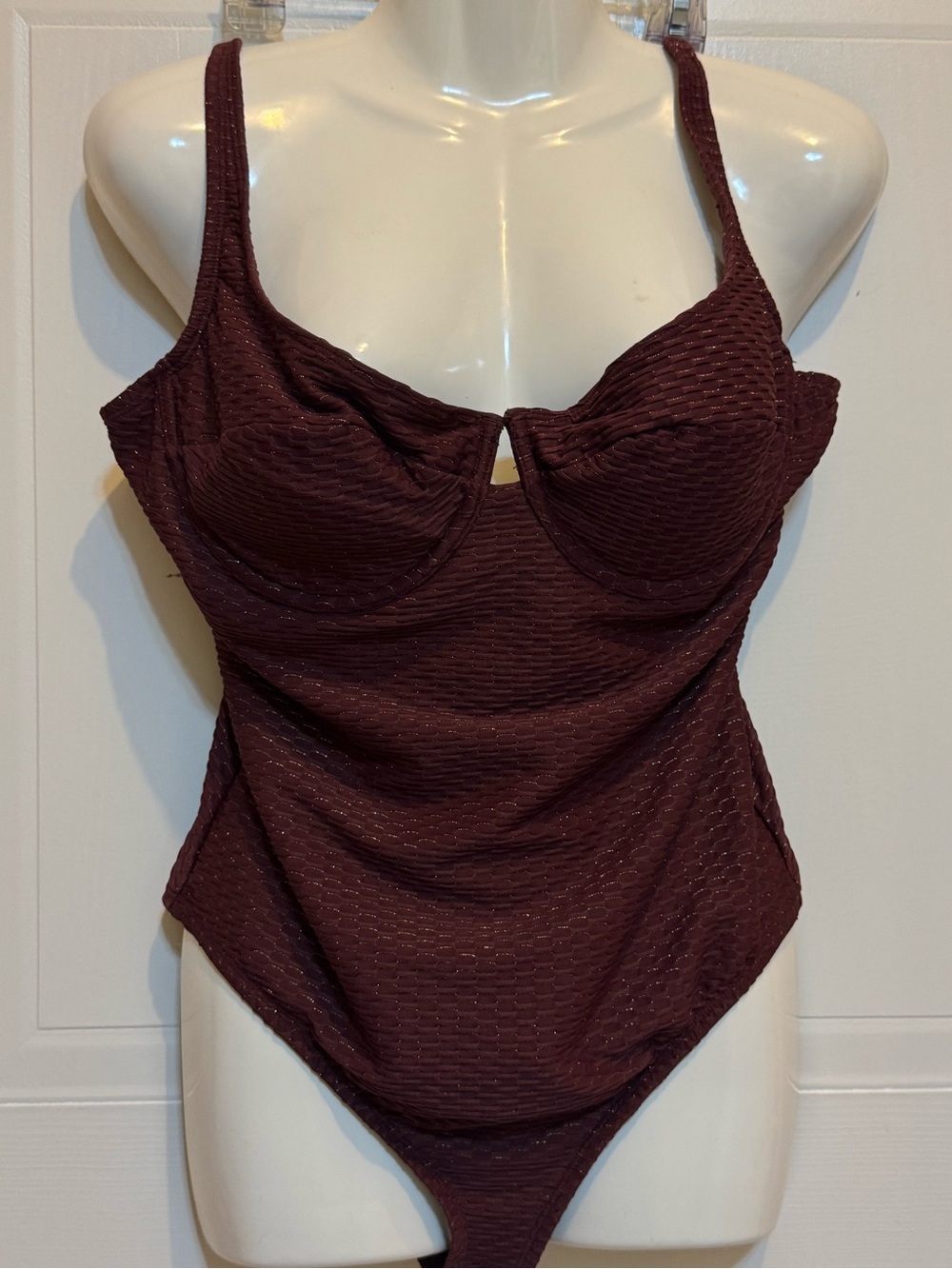 S3Swim Sz L Burgundy One PC Swimsuit W/Gold Metallic Threads VGUC😊